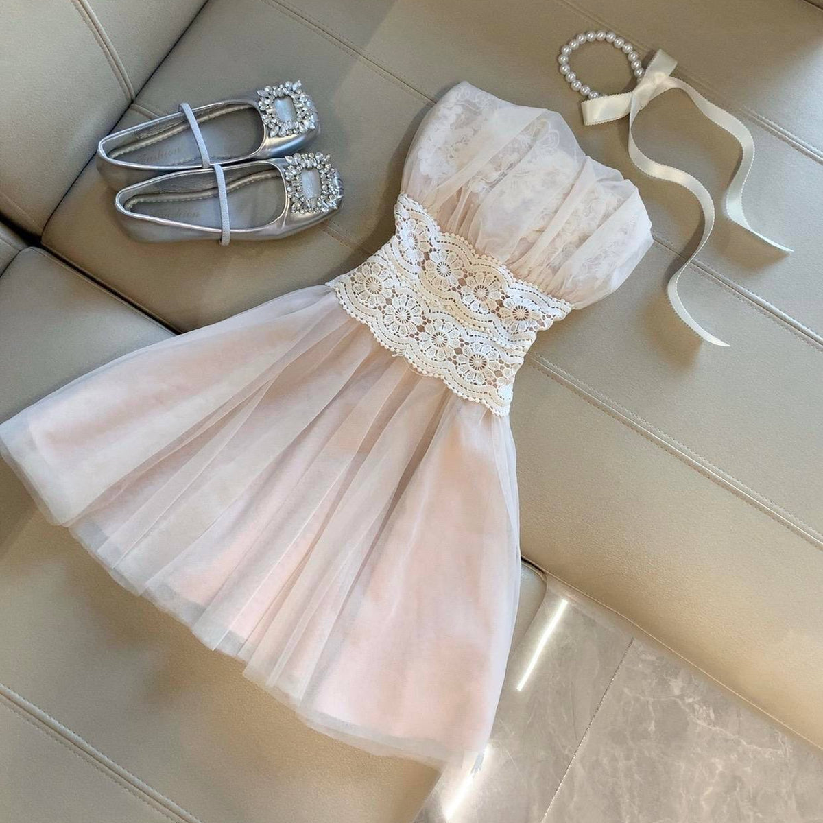 Multiple Styling Options Waist-cinching And Fluffy Skirt