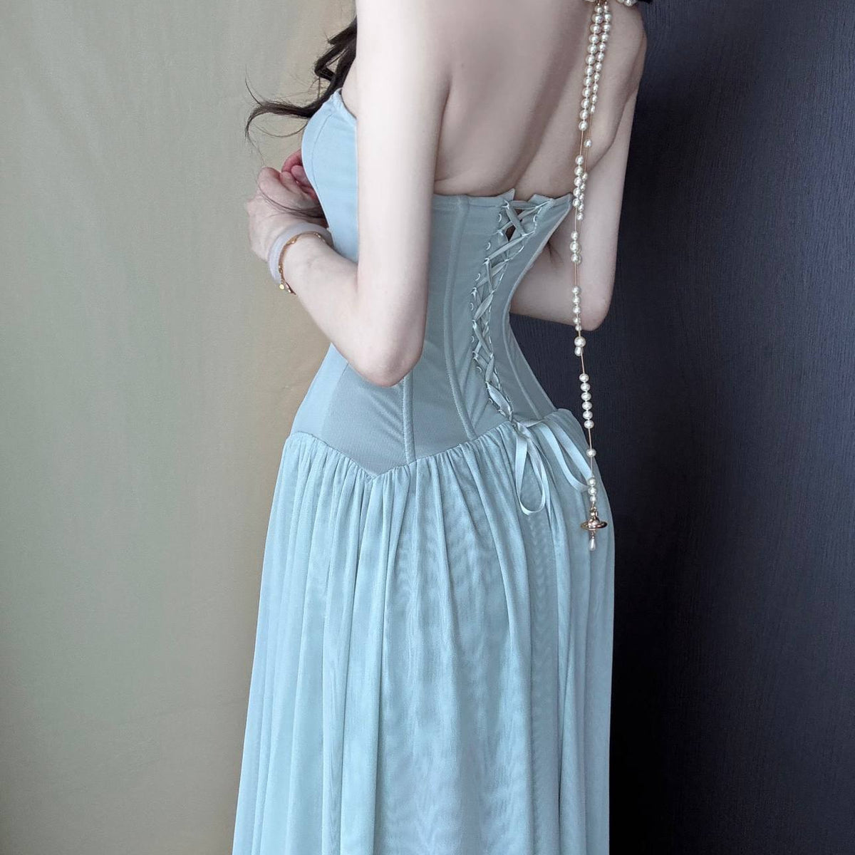 blue dress