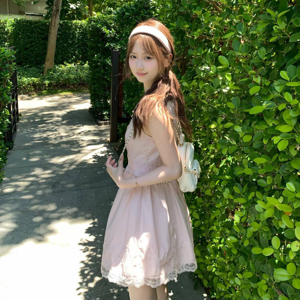 Lace-embroidered Patchwork Doll-collar Dress