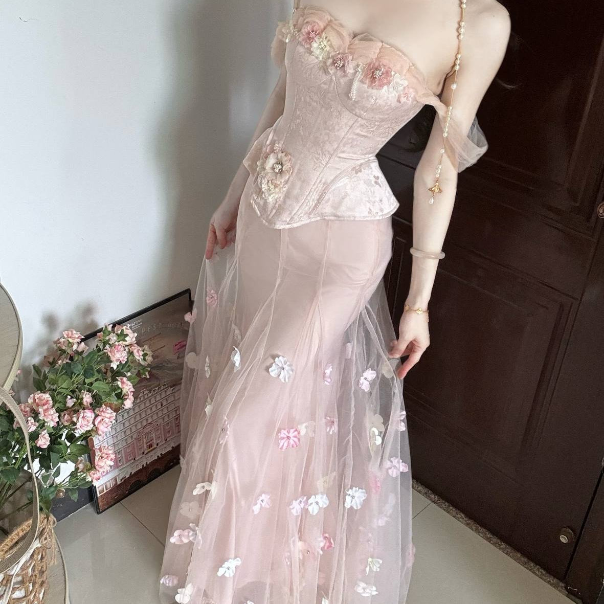 Top And Mesh Half-skirt Set