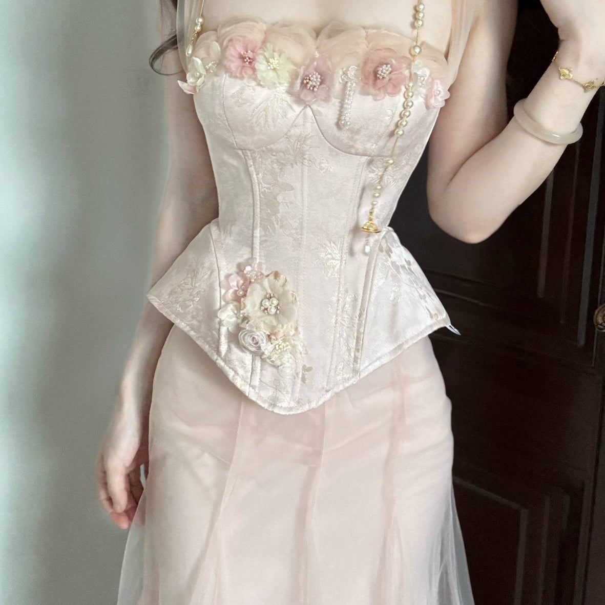 Top And Mesh Half-skirt Set