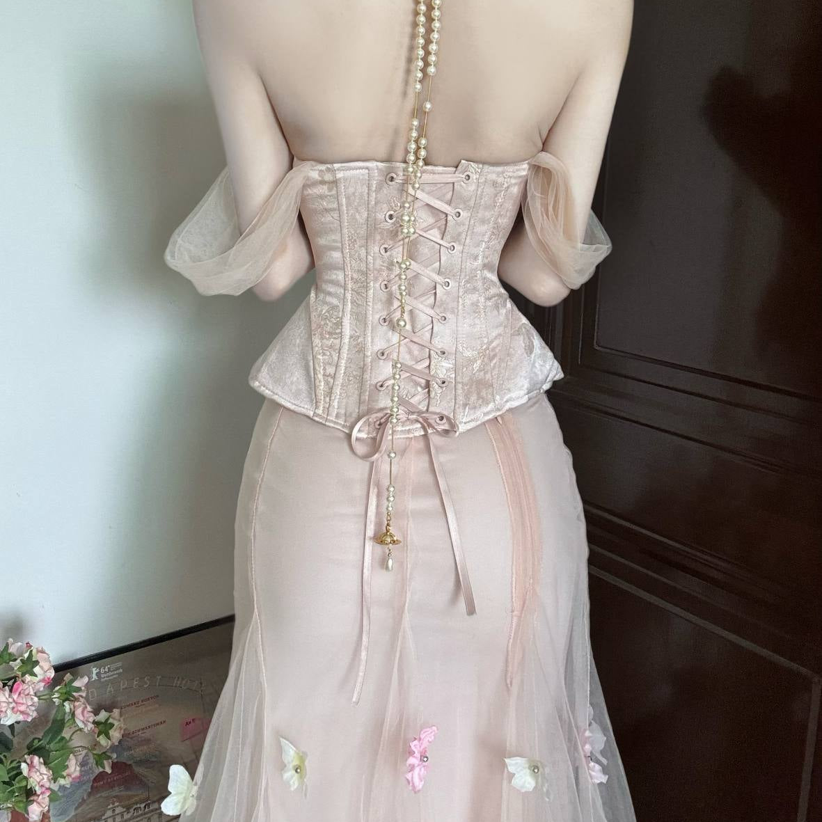 Top And Mesh Half-skirt Set